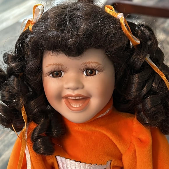 University of Tennessee Rocky Top UT cheerleader porcelain 16 inch doll w/stand - Picture 2 of 12